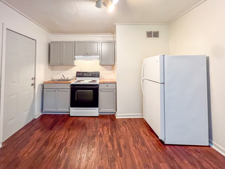 Building Photo - 1416 Minefee St