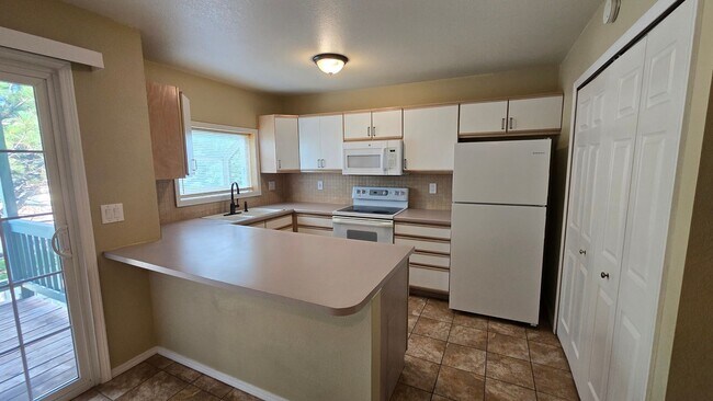 Building Photo - 6048 Colony Cir - Rockrimmon -  3 Bed/ 3 B...