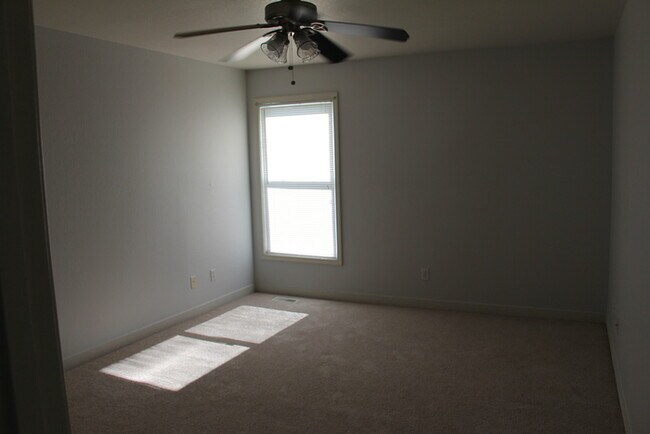 Building Photo - Town Home in Holt, MO