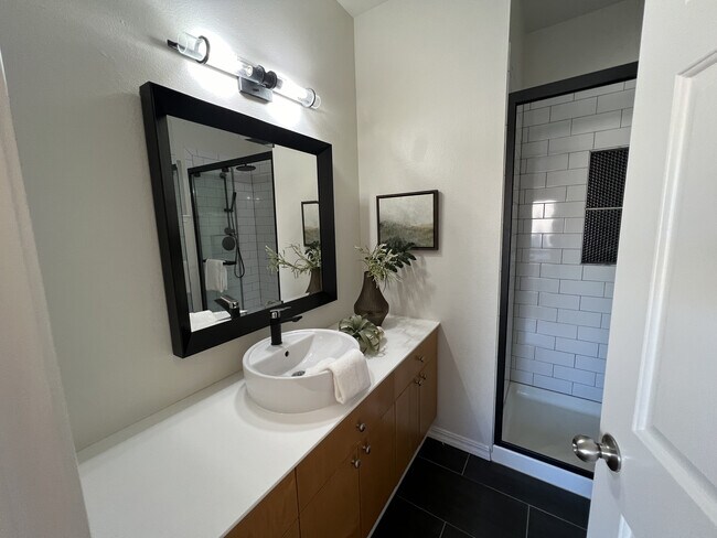 Building Photo - 1561 Cherrylane Ave S