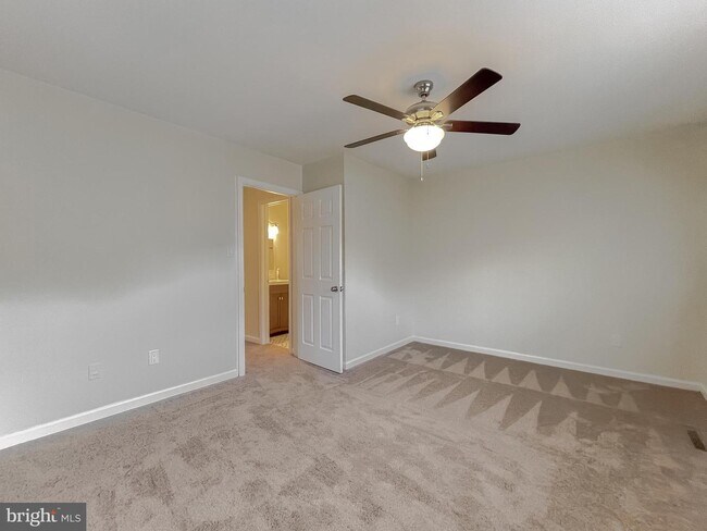 Building Photo - 11859 Oak Manor Dr