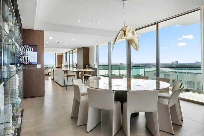 Building Photo - 10203 Collins Ave