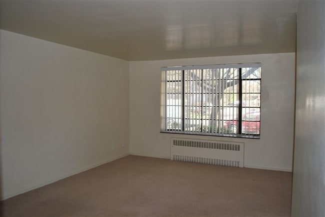 Building Photo - 660 Seward Ave