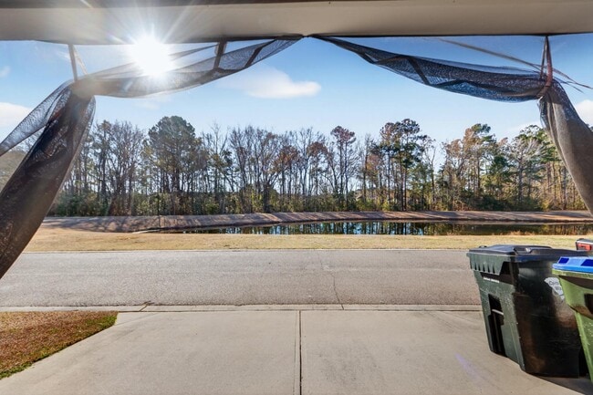 Building Photo - 105 Crossandra Ave