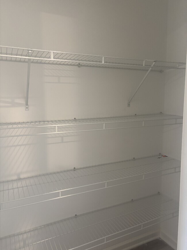 Building Photo - 5383 Clinchport Cir