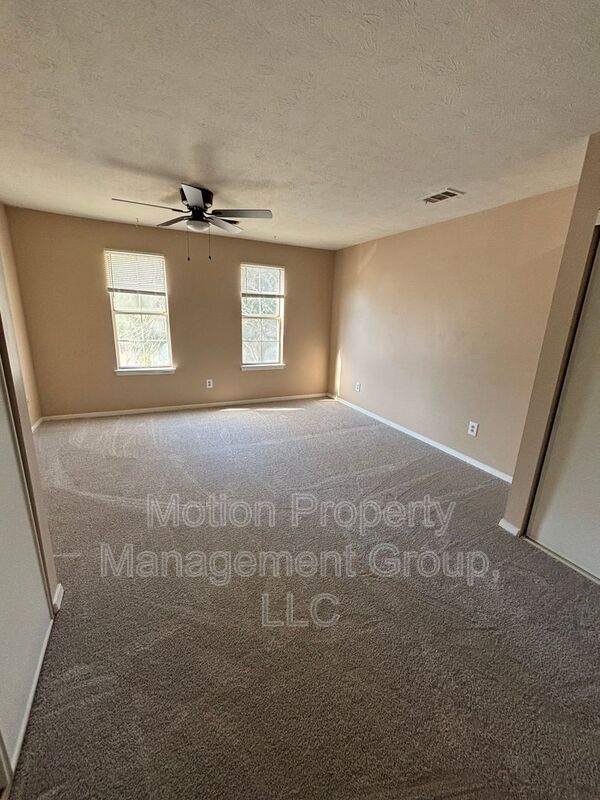 Building Photo - 450 Prince of Wales