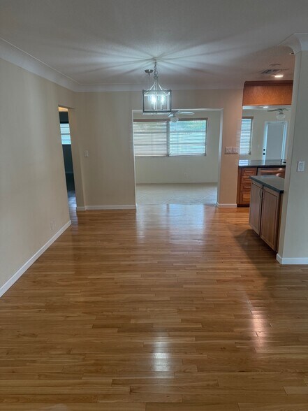 Building Photo - 1424 SE 12th Ave