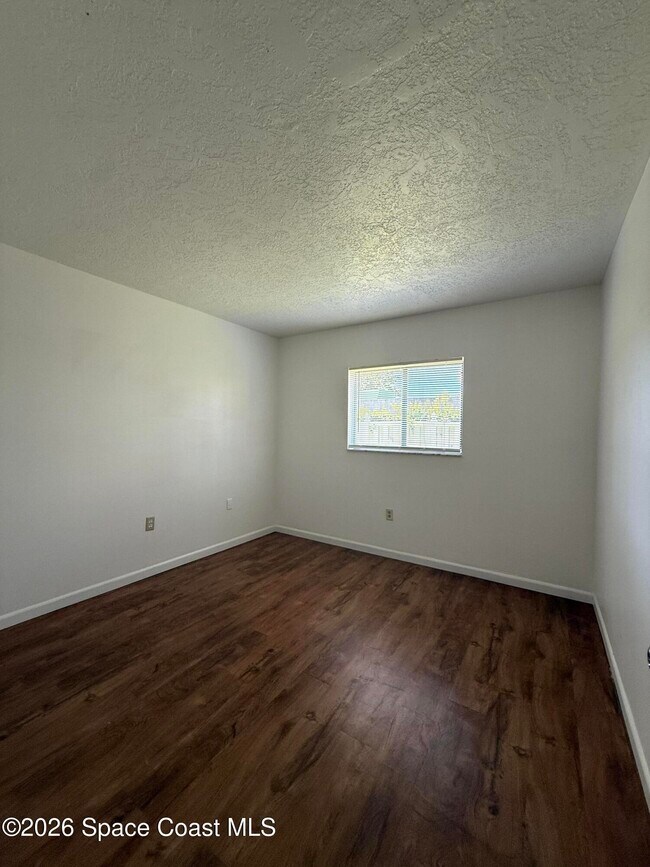 Building Photo - 1566 University Ln
