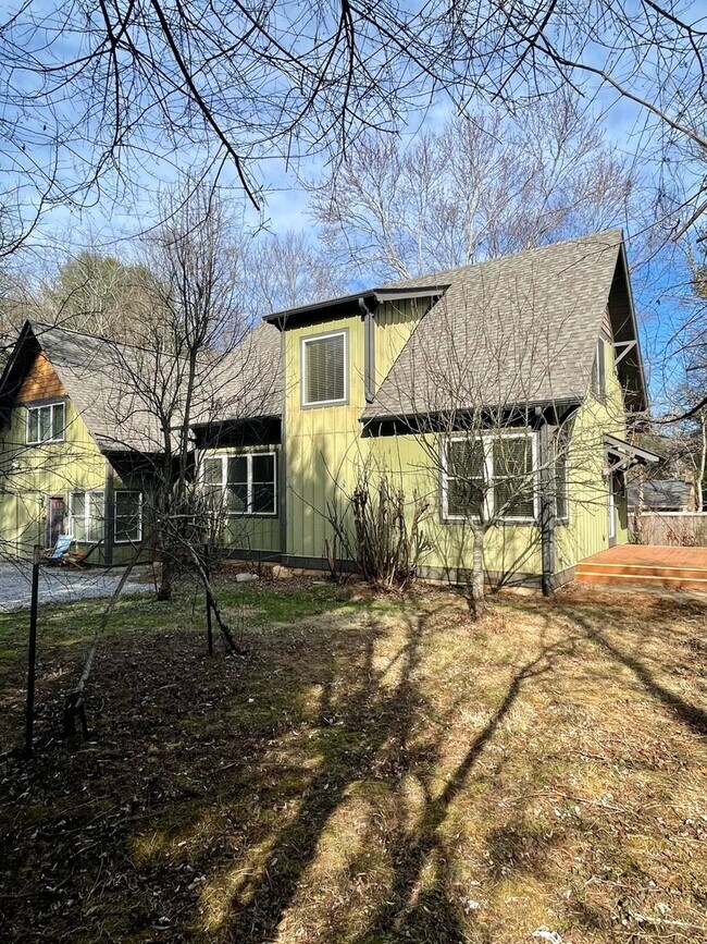 Building Photo - Super Convenient Kenilworth Location! 3 Bedrooms, 2 Bathrooms