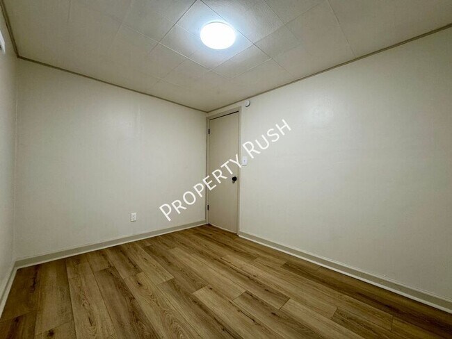 Building Photo - 975 Beason Dr