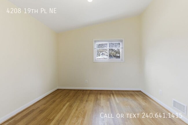 Building Photo - 4208 19th Pl NE