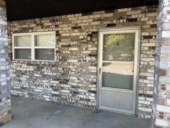 Building Photo - 3216 Garden Dr