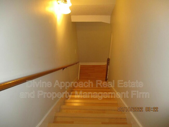 Building Photo - 830 Jamestown Manor Park