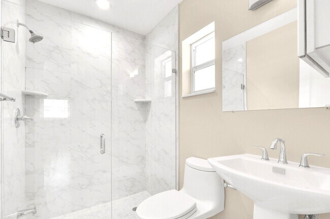 Building Photo - 105 Palamino Cir