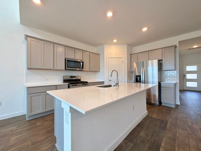 Building Photo - 2901 Louris Ln
