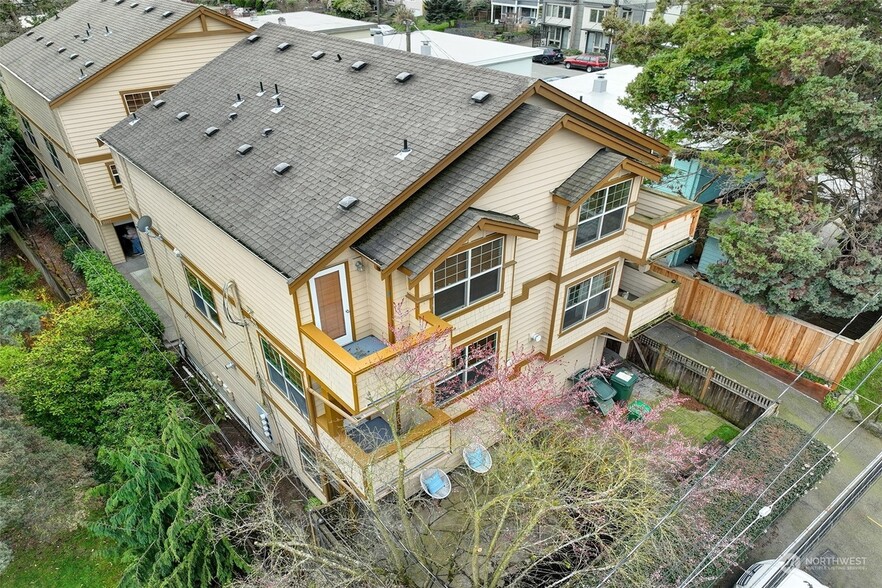 Building Photo - 2007 NE 85th St
