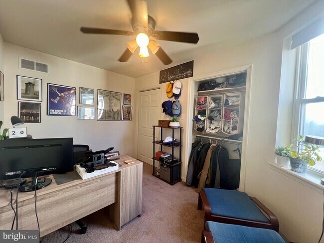 Building Photo - 1908 N Lincoln St