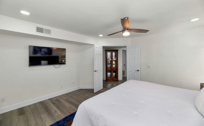 Building Photo - Rates Vary: $2,995 - $4,995