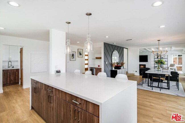 Building Photo - 6426 Ellenview Ave