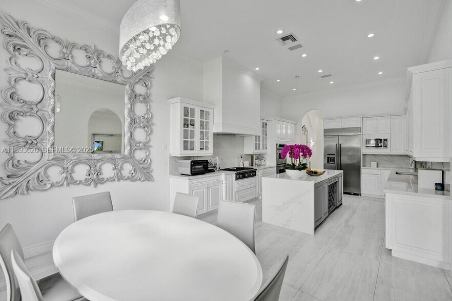 Building Photo - 17001 Collins Ave