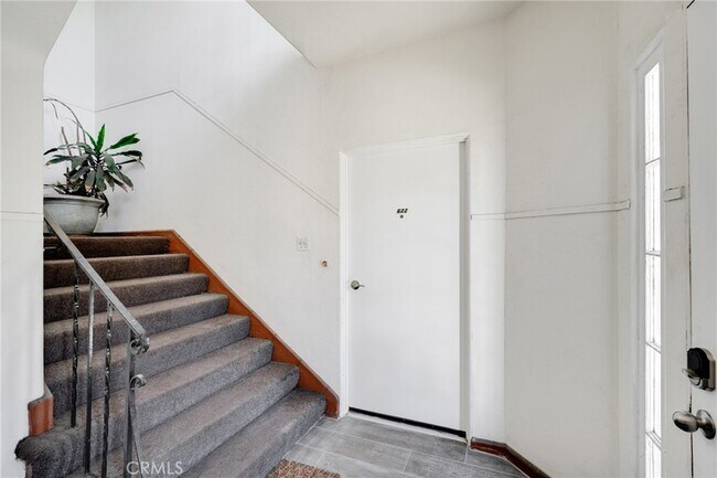 Building Photo - 622 Naranja Dr