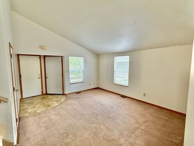 Building Photo - Tri-level Home with 4 bedrooms in Loveland!