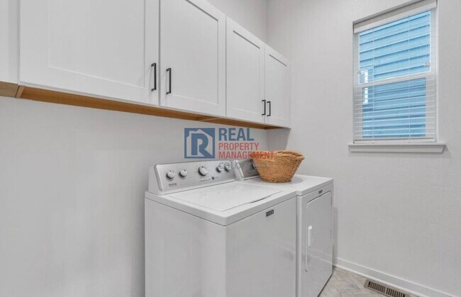Building Photo - 16550 Umatilla Pl