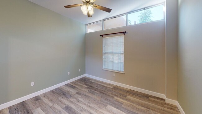 Building Photo - 3 bedroom/ 2 bath at University Towers - R...