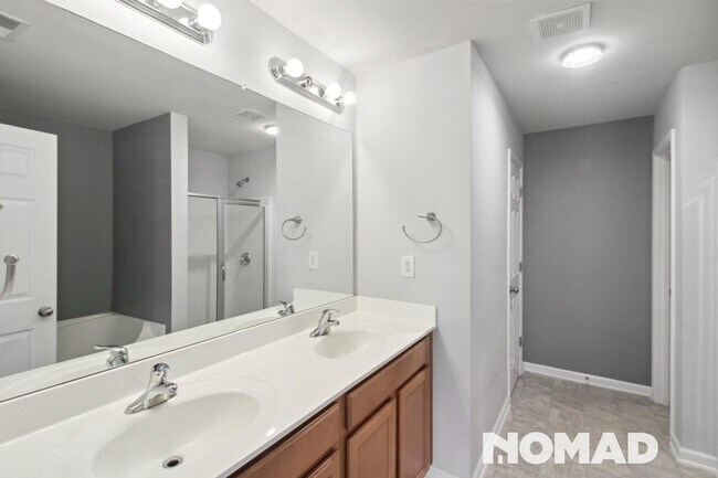 Building Photo - Cozy & Spacious 3BR Townhome in Atlanta