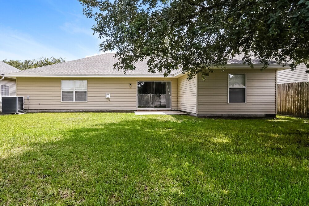 Building Photo - 9135 Prosperity Lake Dr