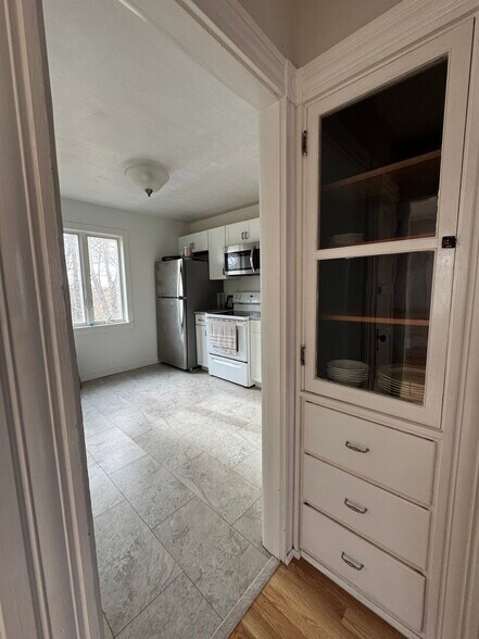 Building Photo - 204 Bridge St