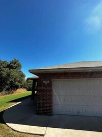 Building Photo - 1300 Garden Gate Dr