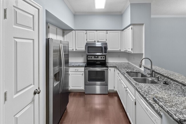 Building Photo - Luxurious 1 Bed / 1 Bath Condo in The Link...