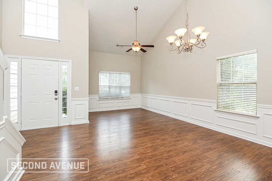 Building Photo - 5031 Wesleyan Dr