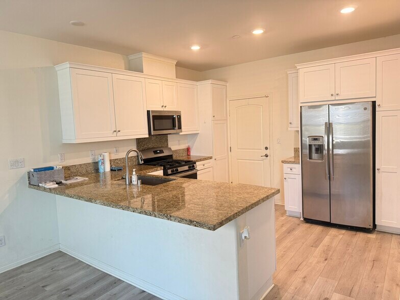 Building Photo - 7072 Vernazza Pl