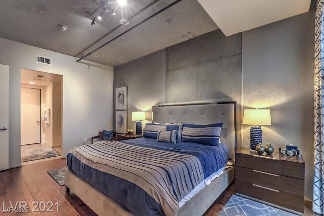 Building Photo - 353 E Bonneville Ave