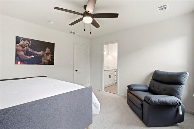 Building Photo - 4221 Willow Oak Dr