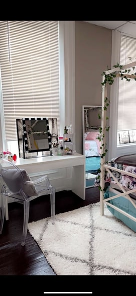 Building Photo - 1047 Penn St