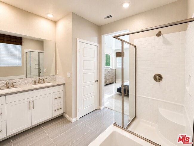 Building Photo - 751 Daniel Freeman Cir