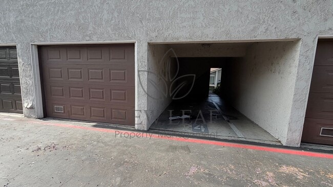 Building Photo - 3054 Gladstone St