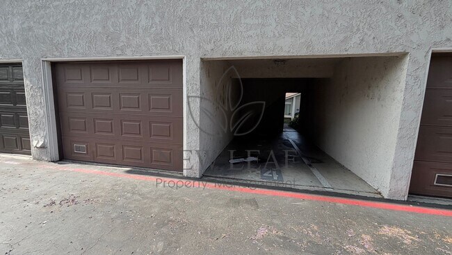 Building Photo - Charming 2-Bedroom Condo in North Pomona – Prime Location!