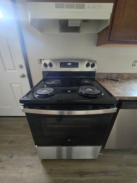 Building Photo - 1409 E 38th St