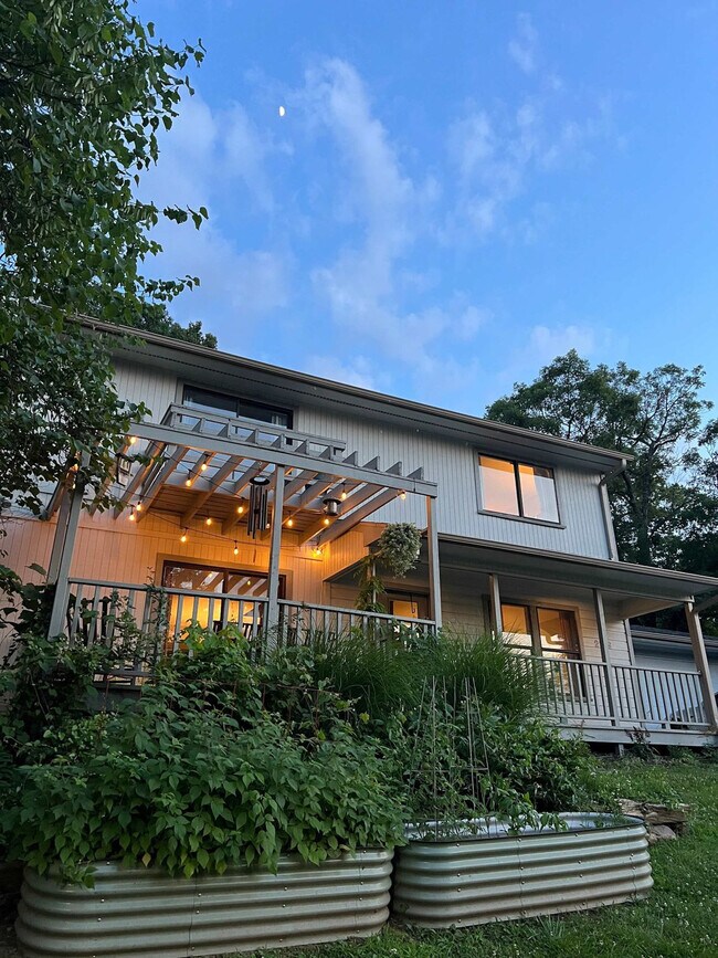 Building Photo - 2119 Loren Cir