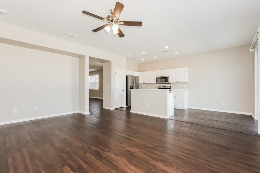 Building Photo - 425 Chimney Rock Dr