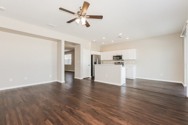 Building Photo - 425 Chimney Rock Dr