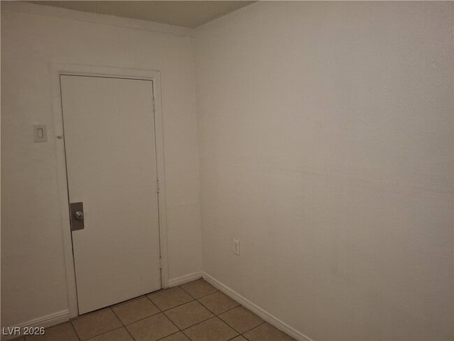 Building Photo - 1007 C St