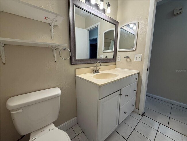 Building Photo - 8221 Malvern Cir