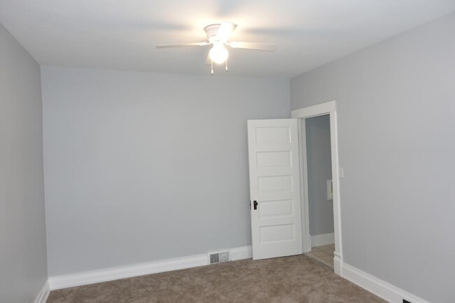 Building Photo - 2 bedroom in Aurora IL 60506