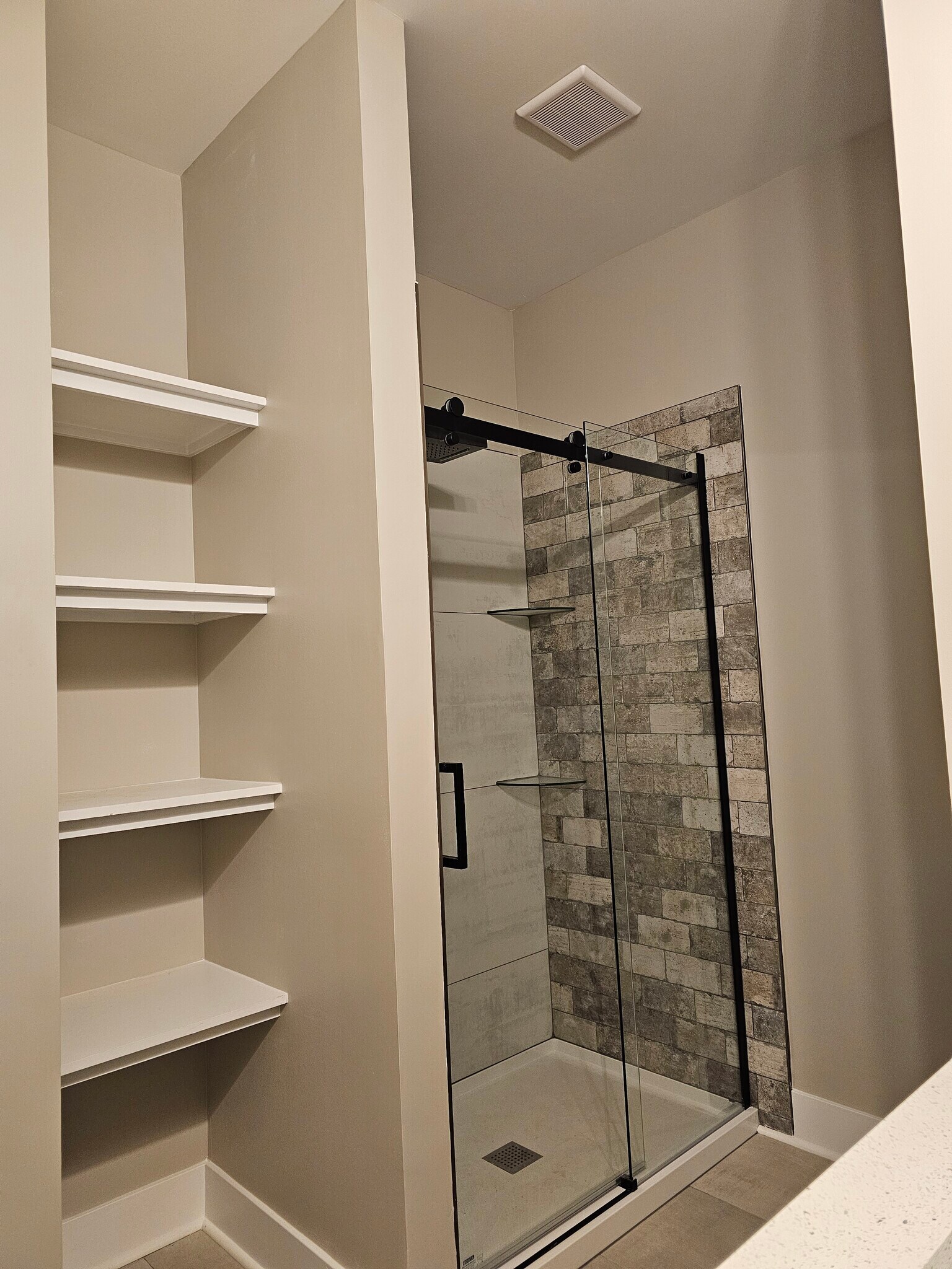 bathroom - 5827 Broadway St