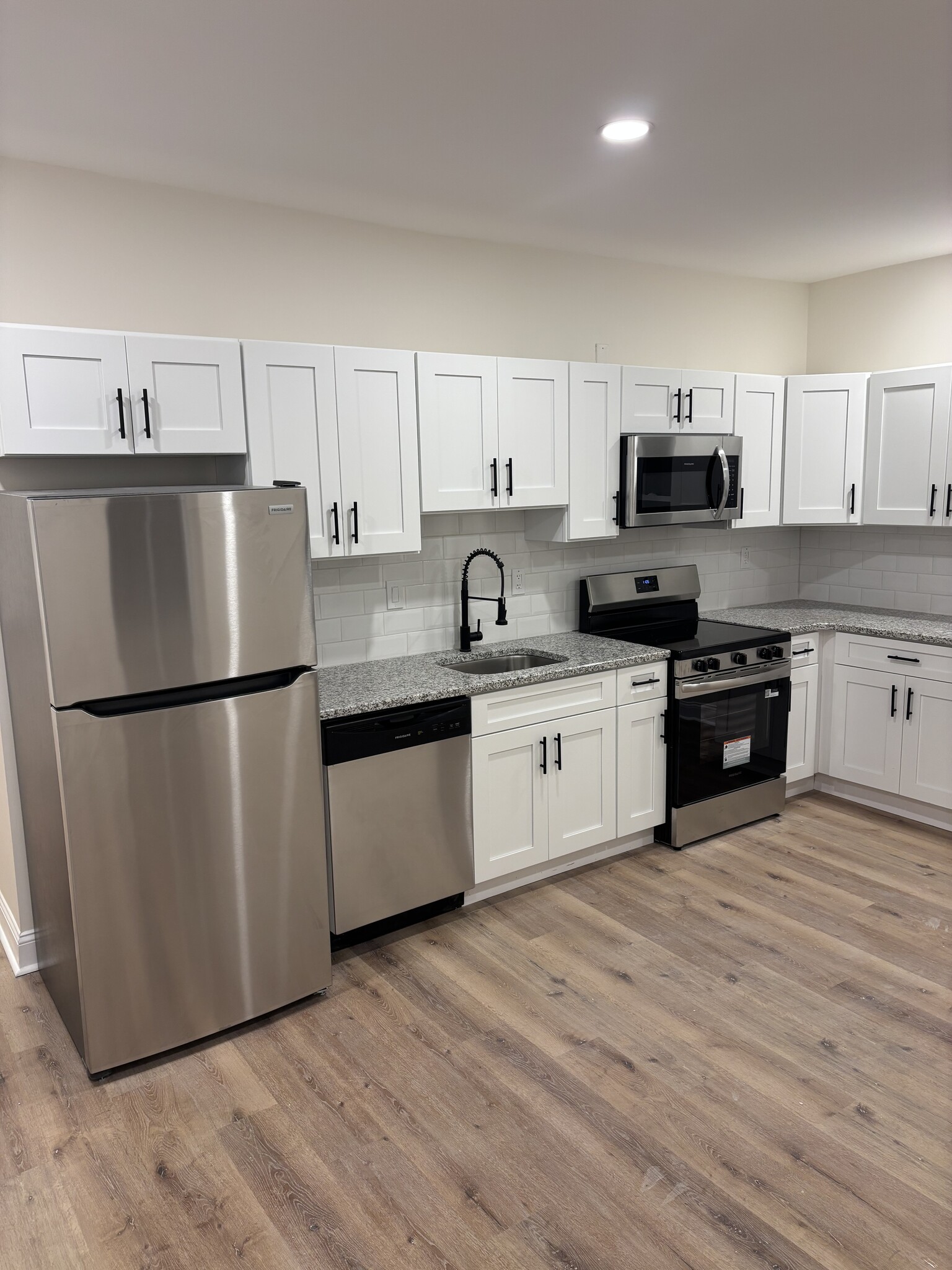 Building Photo - 137 W Washington Ln